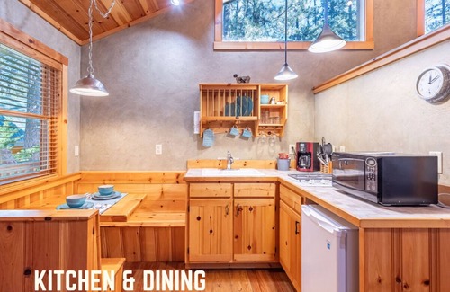 Ruidoso Cabin | Cozy Cabin w/Hot Tub & Fireplace | 5min Downtown