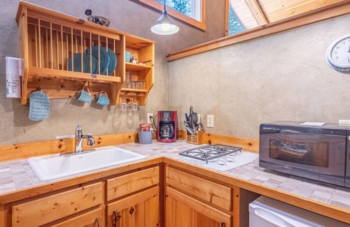 Ruidoso Cabin | Cozy Cabin w/Hot Tub & Fireplace | 5min Downtown