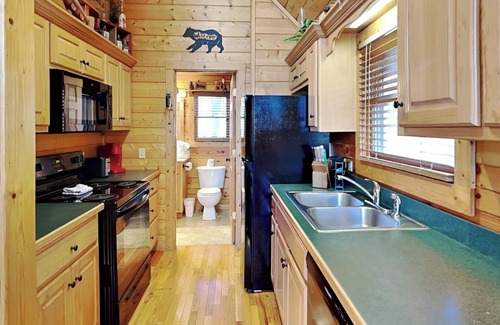 Gatlinburg Cabin | Cozy Cabin w Wooded View, Hot Tub, Pool Table