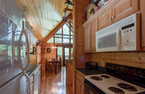 Gatlinburg Cabin | Cozy Cabin w Wooded View, Hot Tub, Pool Table