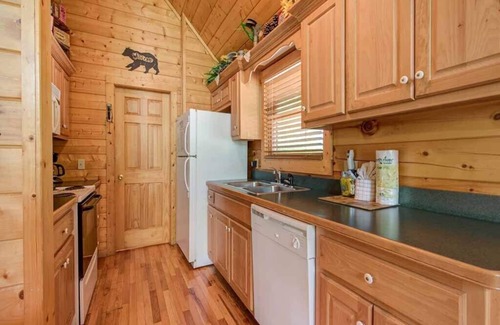 Gatlinburg Cabin | Cozy Cabin w Wooded View, Hot Tub, Pool Table