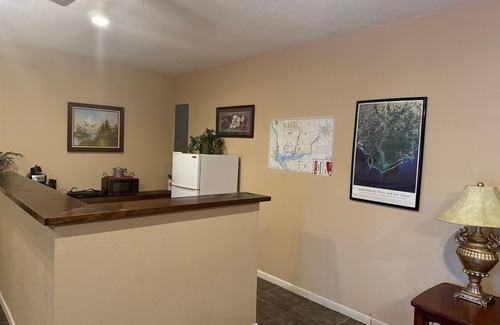 Donalsonville Cabin | Cozy Cabin with a Private Lake in Fins & Feathers RV Park in Donalsonville GA