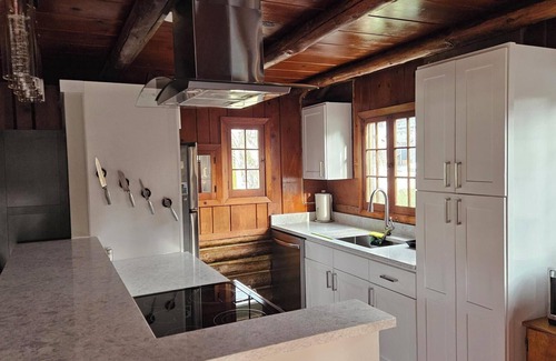 Camano Island Cabin | Cozy cabin with AC & WiFi in charming Camano Island. Walk to beach.
