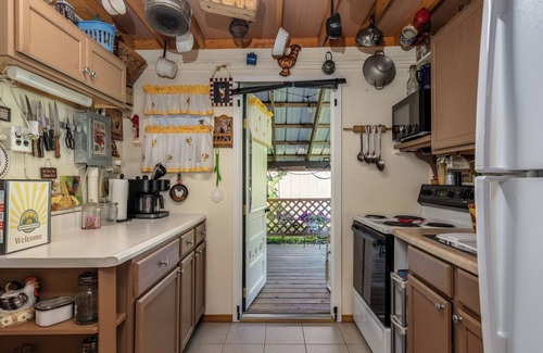 Bath Cabin | Cozy Cabin with an RV &Camper Hookup nPet Friendly nPeaceful & Relaxing