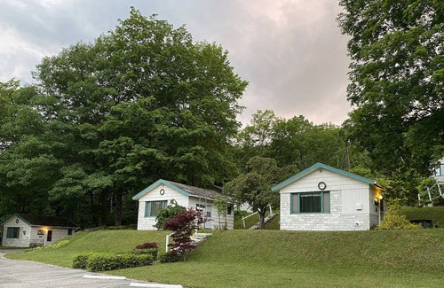 East Dorset Cabin | Cozy cabin with big views! Less than a mile from VT Summer Festival Horse Show