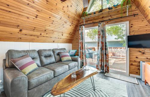 Lampe House | Cozy Cabin with Deck and Boat Launch Access in Lampe!