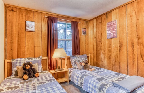 Cascade Locks House | Cozy Cabin with Entertainment & Easy Access to Gorgeous Wilderness - Dogs OK