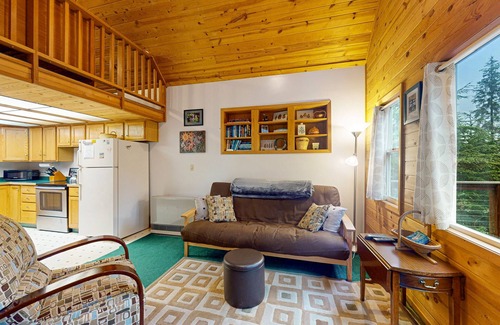 Alyeska Cabin | Cozy cabin with Hot Tub in quiet location blocks from the resort & trails