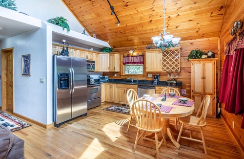 Qualla Cabin | Cozy Cabin with Hot Tub; 5 miles to Harrahs Casino