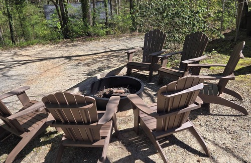 Helen Cabin | Cozy Cabin with Hot tub - Short walk to downtown. Roku tv.