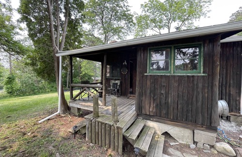 Canandaigua Cabin | Cozy Cabin with Hot Tub!