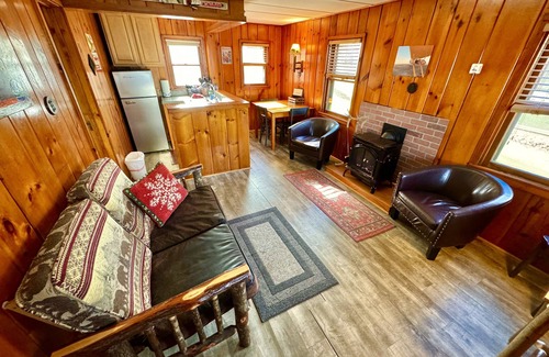 Indian Lake Cabin | Cozy Cabin with Lake Views - Rustic Getaway