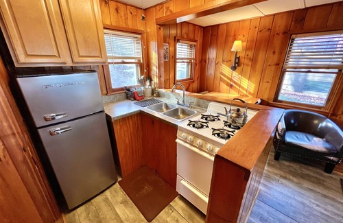 Indian Lake Cabin | Cozy Cabin with Lake Views - Rustic Getaway