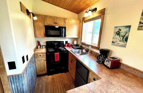 Columbia Falls Cabin | Cozy Cabin With Mountain Views