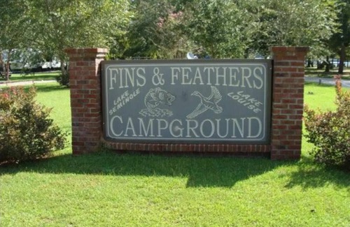Donalsonville Cabin | Cozy Cabin with Private Lake enjoyable in Fins&Feathers RV Park Donalsonville GA