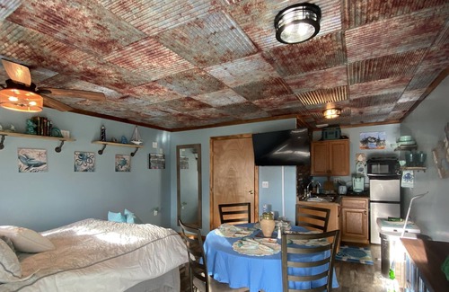 Diamond Ridge Cabin | Cozy Cabin with Porch, Firepit, Picnic Table and BBQ