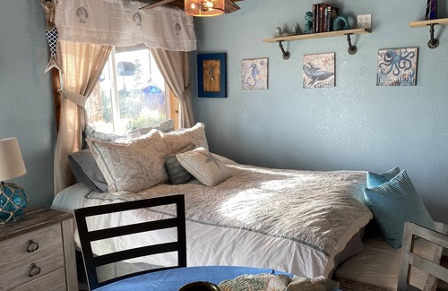 Diamond Ridge Cabin | Cozy Cabin with Porch, Firepit, Picnic Table and BBQ