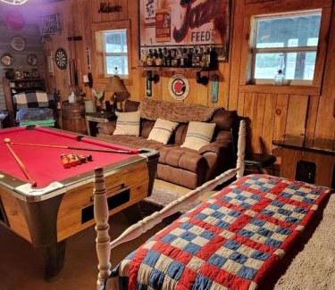 Chickamauga House | Cozy Cabin with Pool Table for a Relaxing Romantic Escape near Chickamauga, Georgia