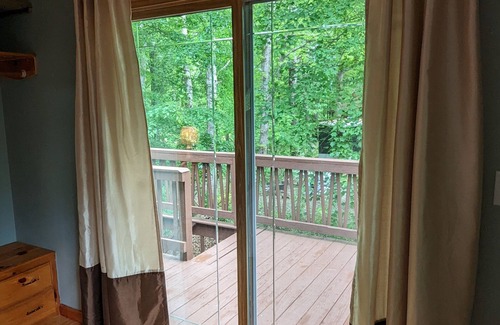 Blairsville Cabin | Cozy cabin with wrap around porch and only minutes to town!