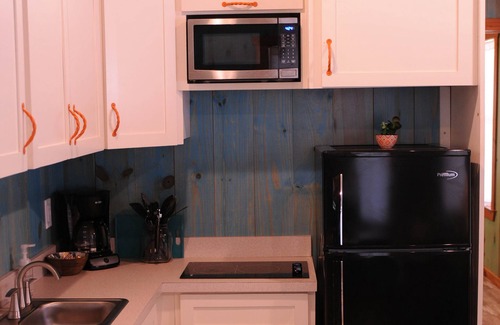 New Braunfels Cabin | Cozy Cabins near the Comal River- Cabin #1-Fiesta Theme Walk to Wurstfest