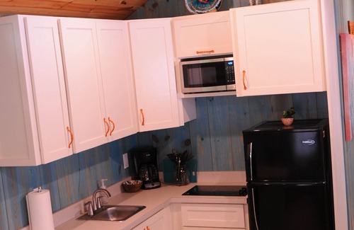 New Braunfels Cabin | Cozy Cabins near the Comal River- Cabin #1-Fiesta Theme Walk to Wurstfest
