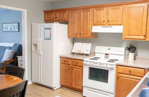 Auburn Apartment | Cozy Camelia Units B