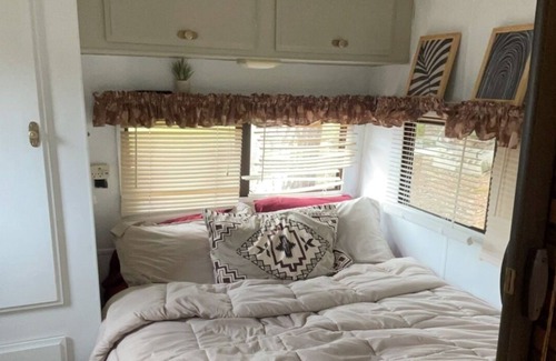Speedwell RV Rental | Cozy camper 20 feet from Norris lake