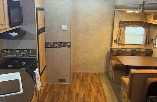 Port Colborne House | Cozy camper