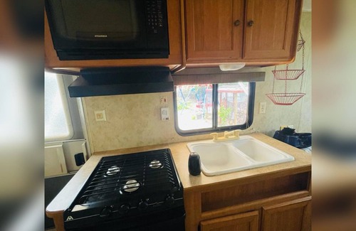 Old Seminole Heights House | Cozy Camper Stay — 5 min from Busch Gardens!