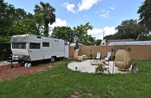 Mount Dora House | Cozy Camper Stay in Mount Dora – Pet Friendly, Walk to Downtown!