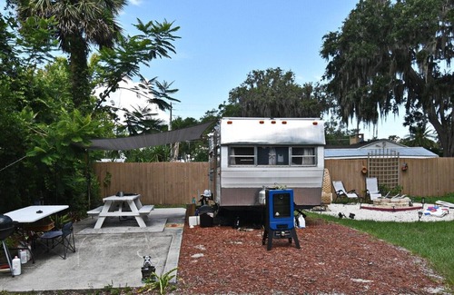 Mount Dora House | Cozy Camper Stay in Mount Dora – Pet Friendly, Walk to Downtown!