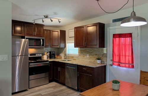 Orange Lake Village House | Cozy Canal Cottage waterfront, nature experience. 15 minutes to the beaches.