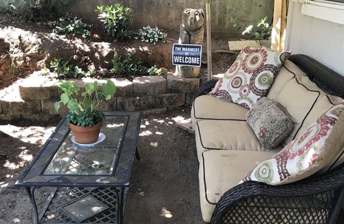 Auburn House | Cozy Canyon Cottage: Come relax, hike, run, or walk 2 town 4 some amazing faire