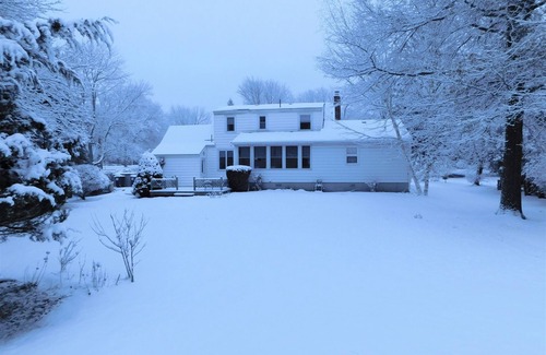 Rensselaer House | Cozy Cape Close to Everything: Family, hiking, shopping and restaurants!