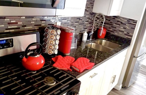 East Price Hill House | Cozy Cape Cod House-Mins from Downtown Cincinnati”