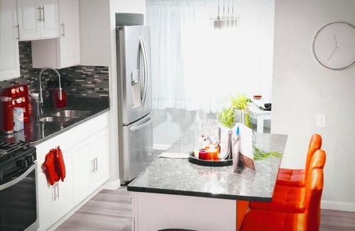 East Price Hill House | Cozy Cape Cod House-Mins from Downtown Cincinnati”