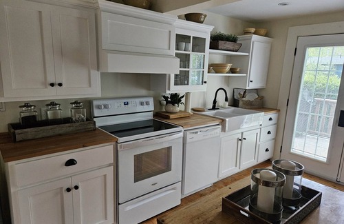 Mahone Bay House | Cozy Cape Located In The Beautiful Seaside Town of Mahone Bay