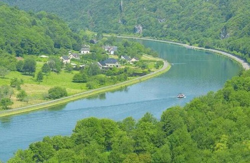 Waulsort House | Cozy, carefully furnished bungalow near the Maas