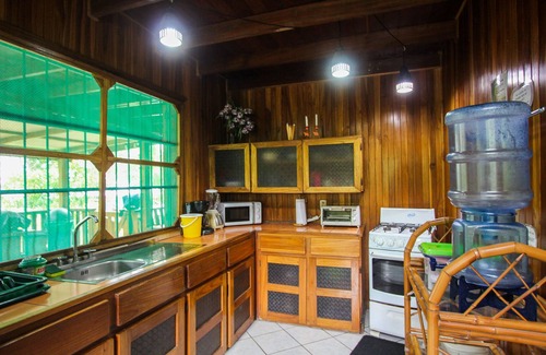 Puerto Viejo de Talamanca House | Cozy Caribbean Beachfront House (Pet & Kid Friendly)