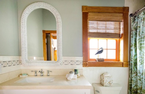 Islamorada Resort | Cozy Caribbean-Style Home w/Outdoor Veranda - Steps to Beach-Entry Pool