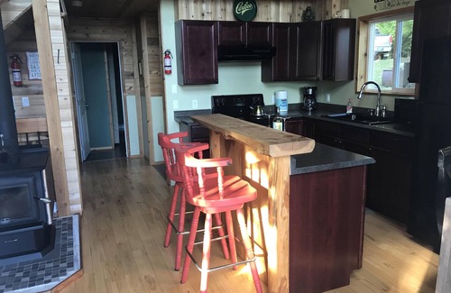 Anglemont Cabin | Cozy Cariboo Cabin w/HOT TUB - Shuswap Vacations and Sledding Accommodation