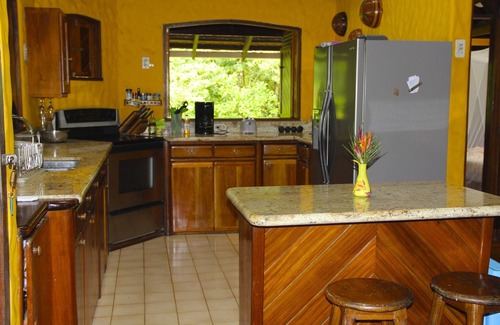 Puerto Viejo de Talamanca House | Cozy Carribean style 3 Bedroom House-50m from the beach!