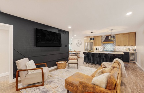 Village Grove House | Cozy Casa on Coronado | House in Scottsdale with an expansive yard and pool