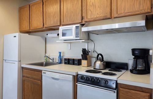 Bend Condo | Cozy Cascade Retreat - For 4!