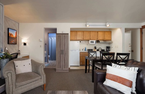 Bend Condo | Cozy Cascade Retreat - For 4!