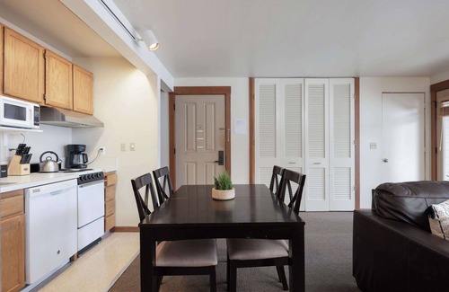 Bend Condo | Cozy Cascade Retreat - For 4!