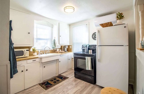 Tech Terrace Apartment | Cozy Casita - 1BR/1BA - Close to TTU