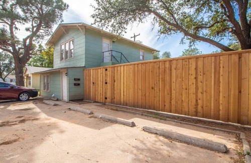 Tech Terrace Apartment | Cozy Casita - 1BR/1BA - Close to TTU