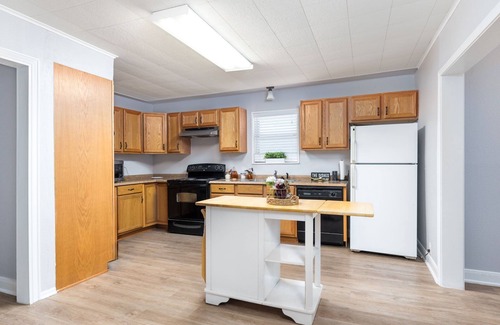 New Braunfels House | Cozy Casita Blocks away from Schlitterbahn, Guadalupe River and Comal River!