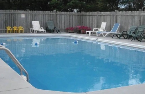 Cavendish Cottage | Cozy Cavendish cottage Silver Leaf (#10) with private hot tub!